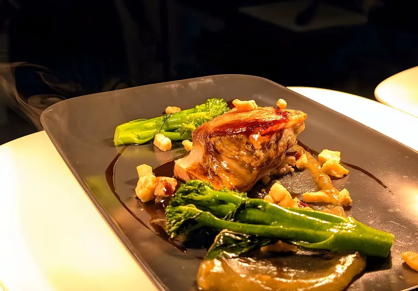 Crispy pork belly with apple purée and broccoli