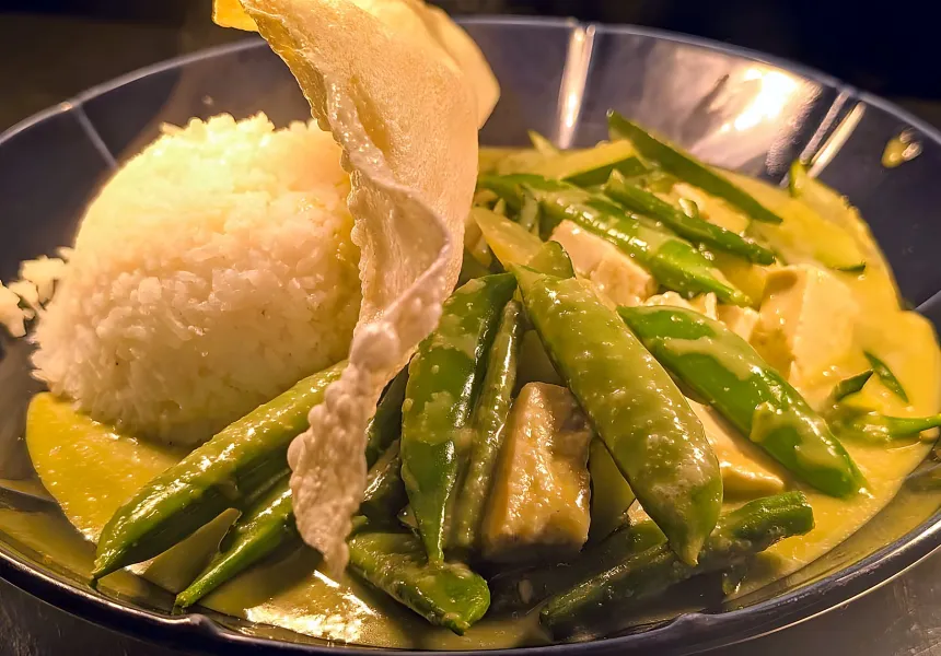 Homemade Thai green curry with green beans and rice