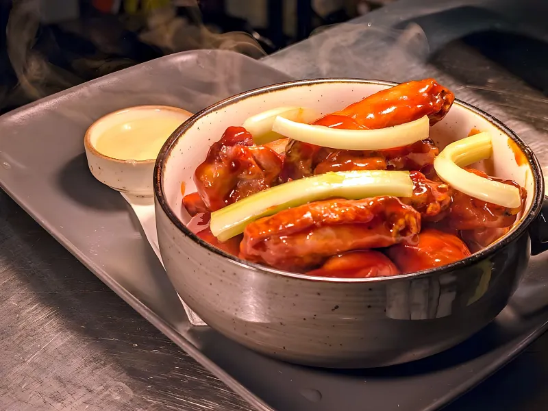 Crispy chicken wings in hot sauce with blue cheese dip